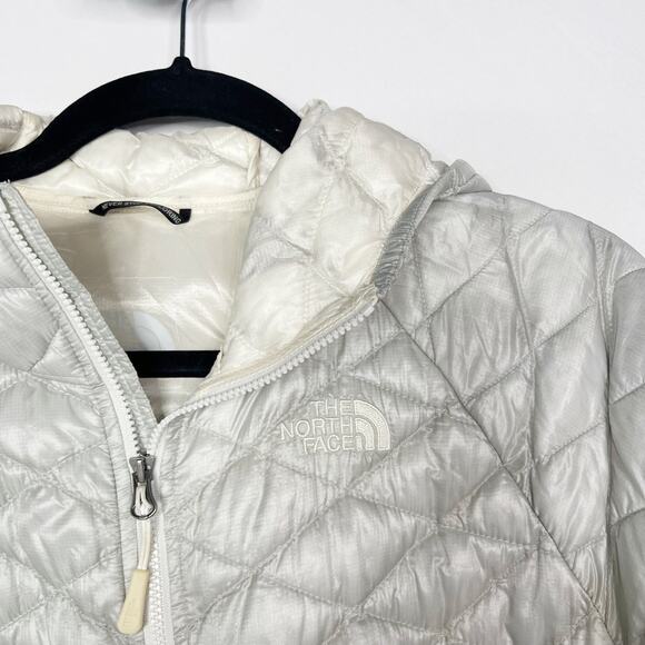 The North Face Womens Small Light Gray Thermoball Hooded Full Zip Jacket Quilted - Picture 5 of 13
